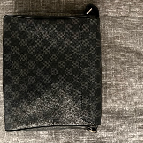 Louis Vuitton District Bag PM Authentic - Picture 3 of 7